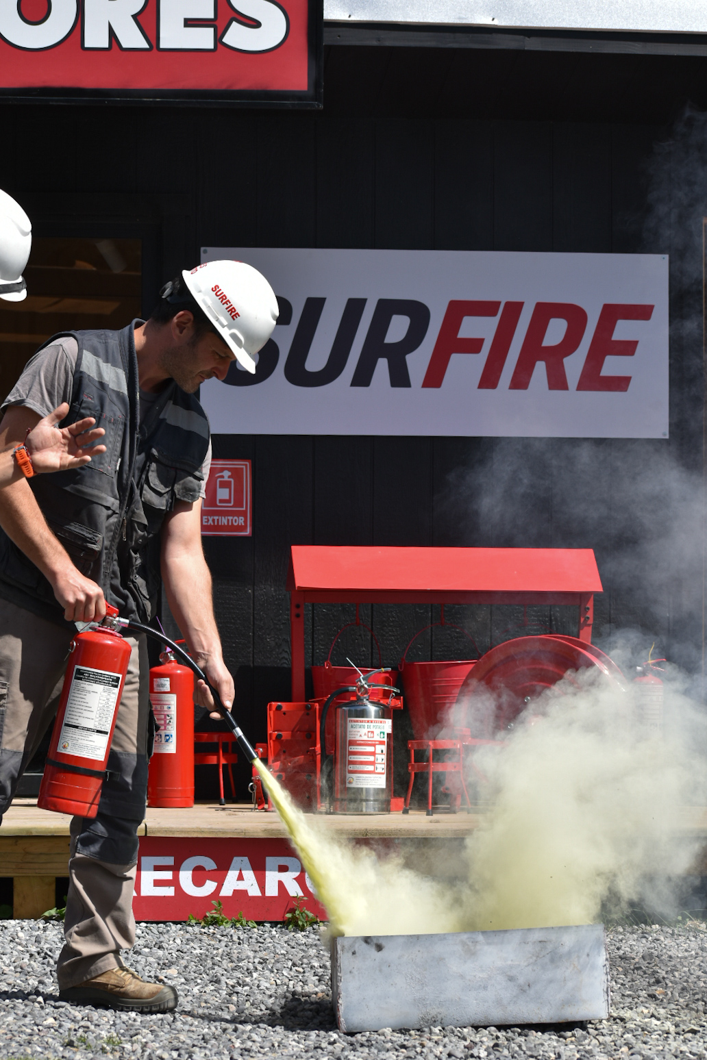 Demostraci&oacute;n SURFIRE con extintor