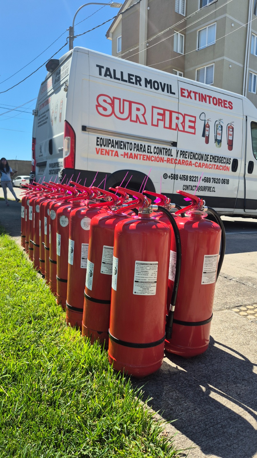 Extintores junto a taller m&oacute;vil SURFIRE